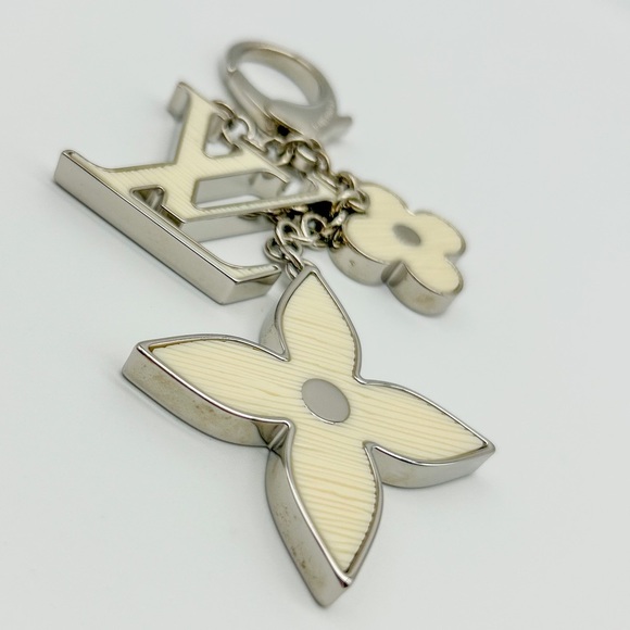 LV fleur de Lis white epi bag charm with box and dustbag good condition dp0162 - Picture 8 of 8